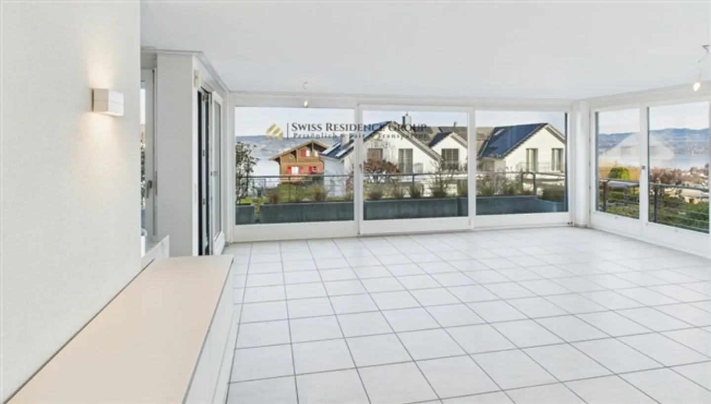 Vivere con vista: Appartamento terrazza da sogno di 6,5 stanze con vista lago a Wollerau - Foto 3 di 20