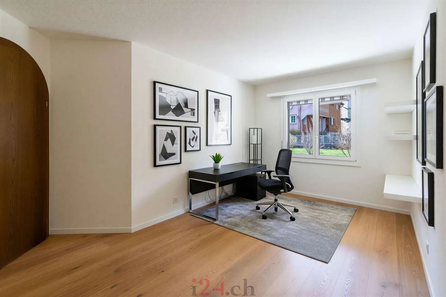 5.5 Zi-Erdgeschosswohnung an ruhiger Lage mit Terrasse und Balkon - Photo 6 of 13