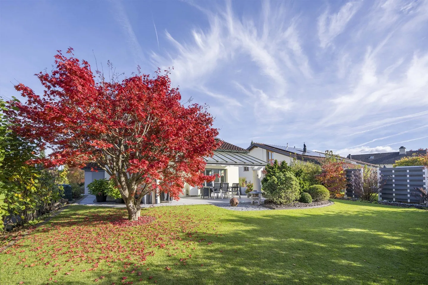 Well-maintained single-family home for families - Photo 3 of 15