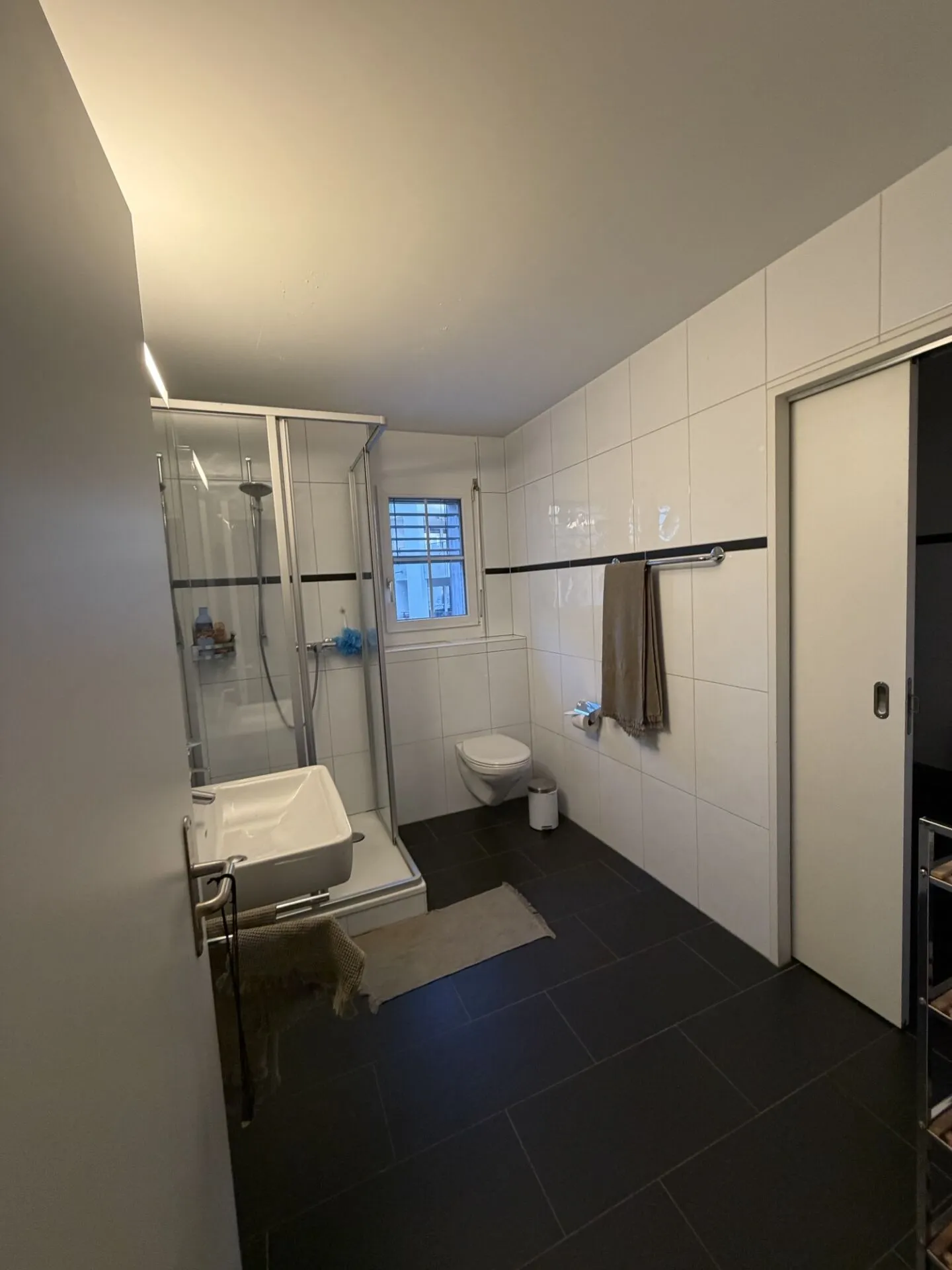 Appartamento cittadino di 4½ stanze dal design moderno in una posizione ben collegata - Foto 12 di 14