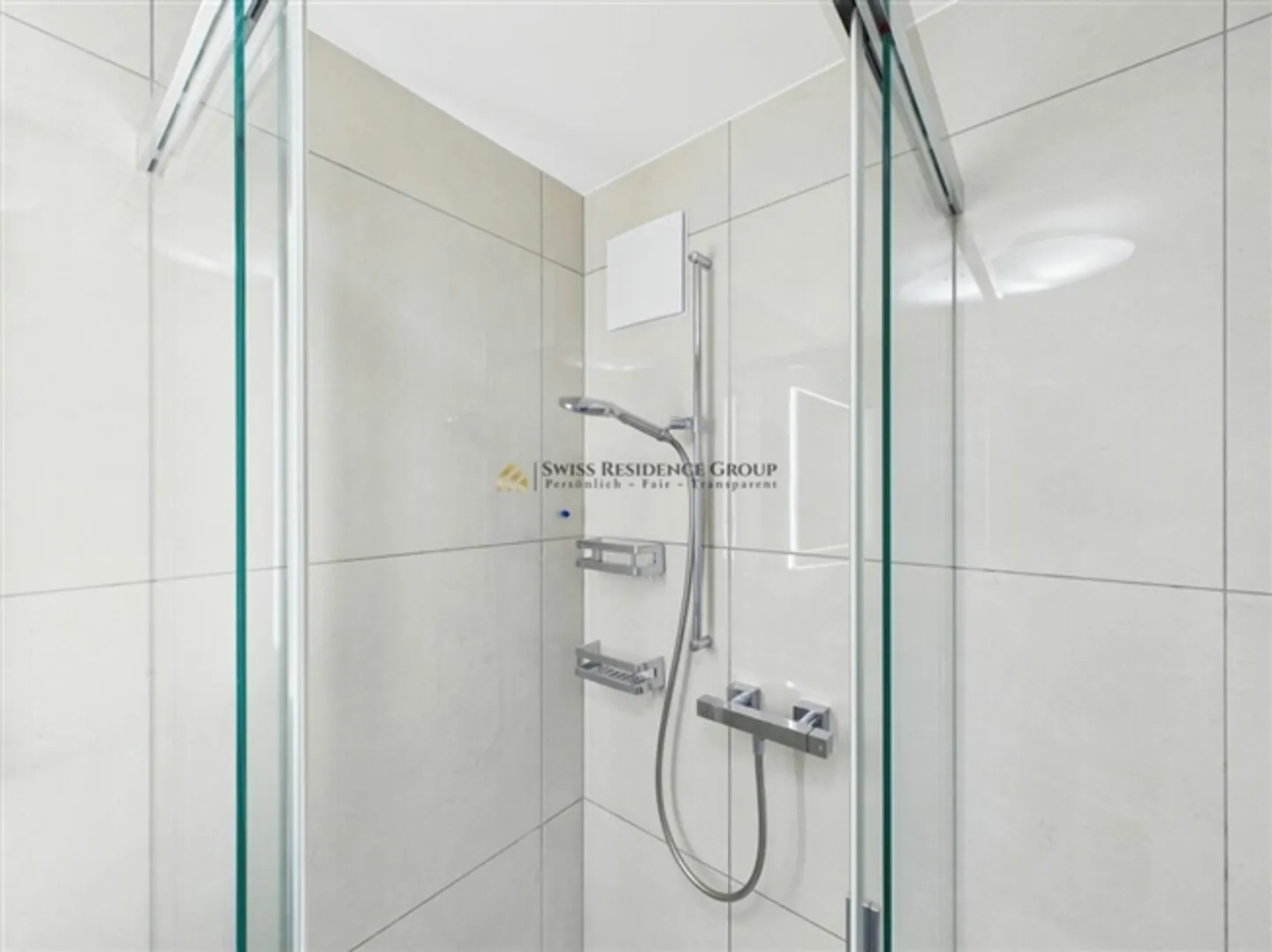 Vivere con vista: Appartamento terrazza da sogno di 6,5 stanze con vista lago a Wollerau - Foto 18 di 20