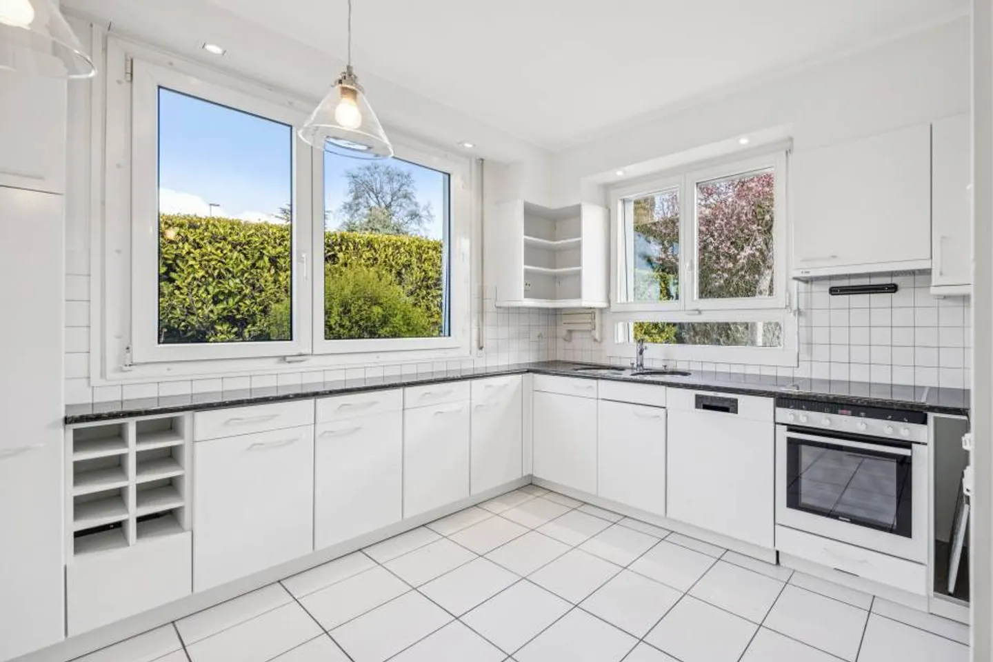 Luminoso villa indipendente di 7 1/2 stanze. - Foto 3 di 12