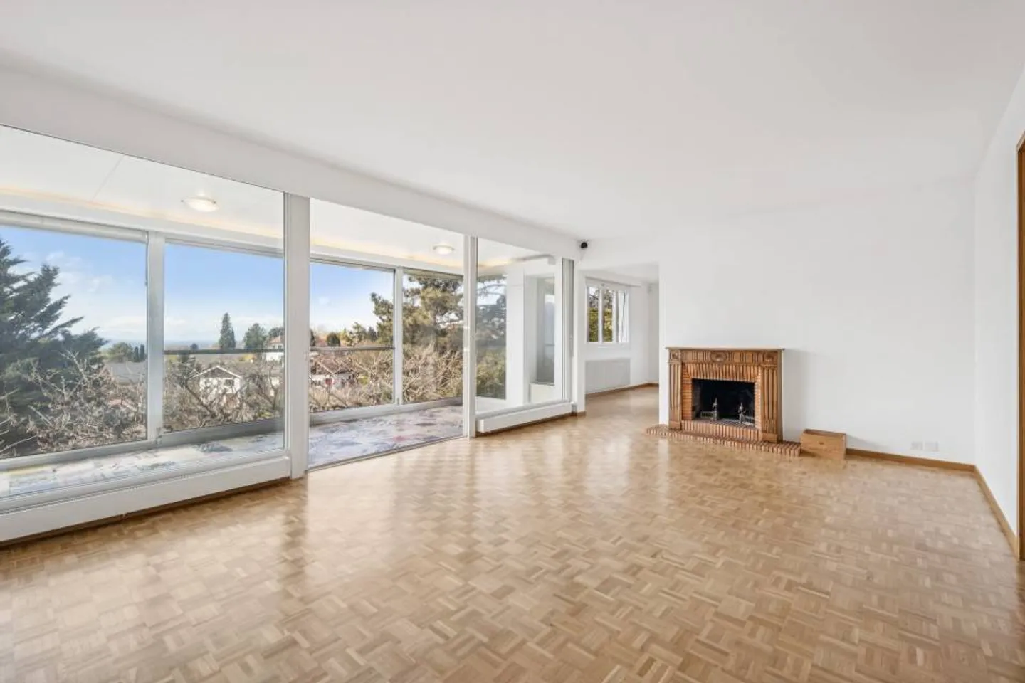 Luminoso villa indipendente di 7 1/2 stanze. - Foto 4 di 12