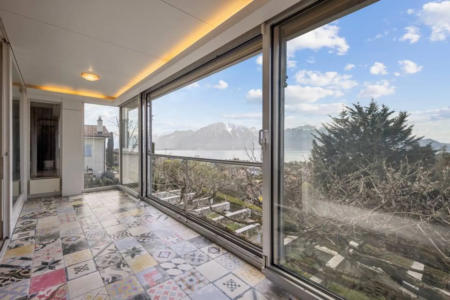 Luminoso villa indipendente di 7 1/2 stanze. - Foto 5 di 12