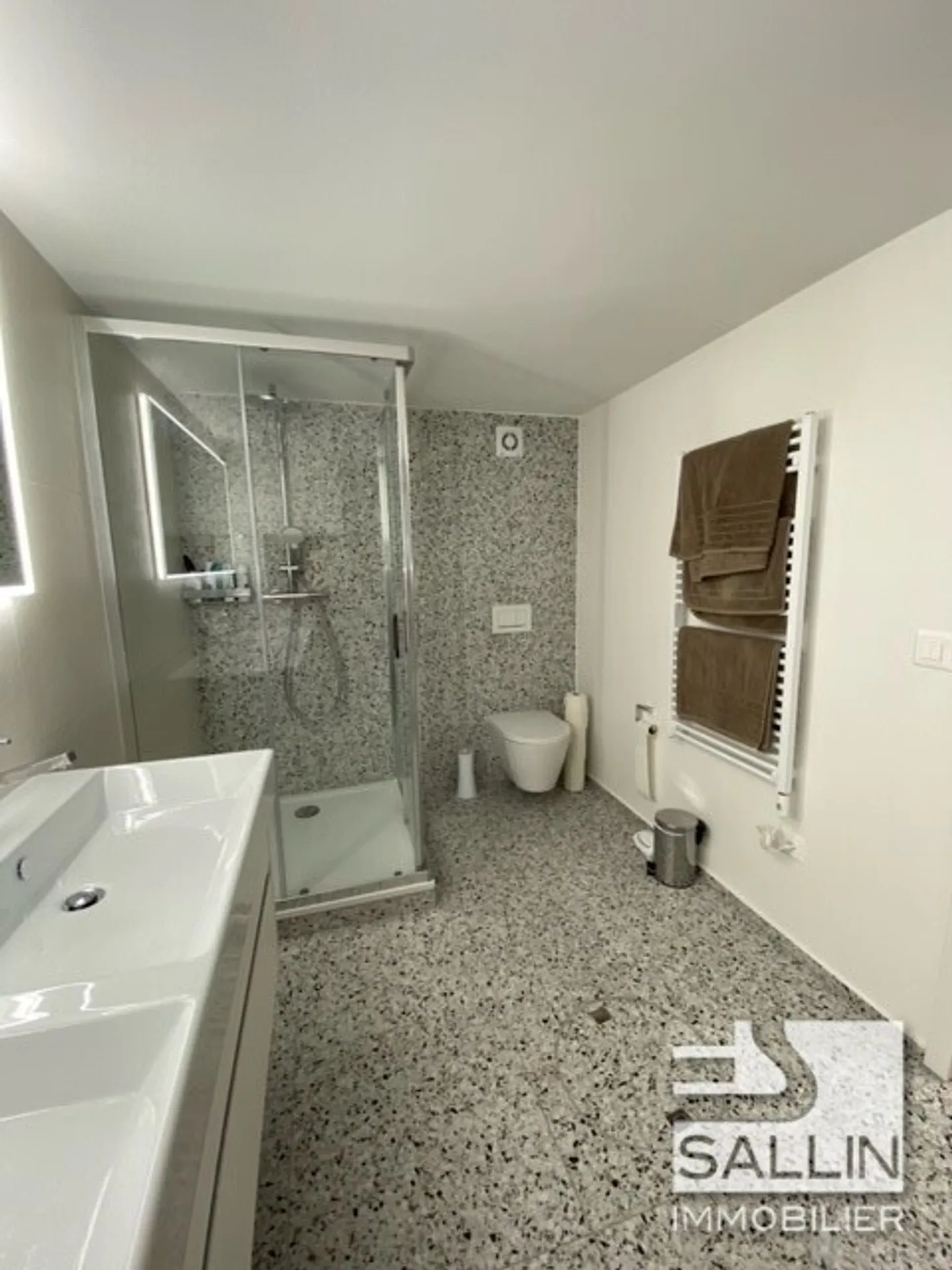 SPACIEUX 2½ PIÈCES 
EN LISIÈRE DE FORÊT - Photo 9 of 16