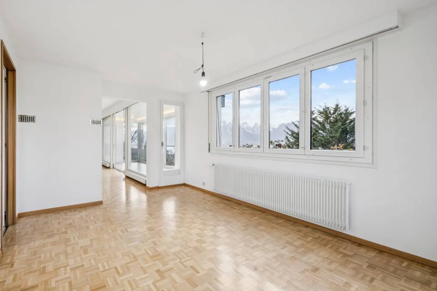 Luminoso villa indipendente di 7 1/2 stanze. - Foto 8 di 12