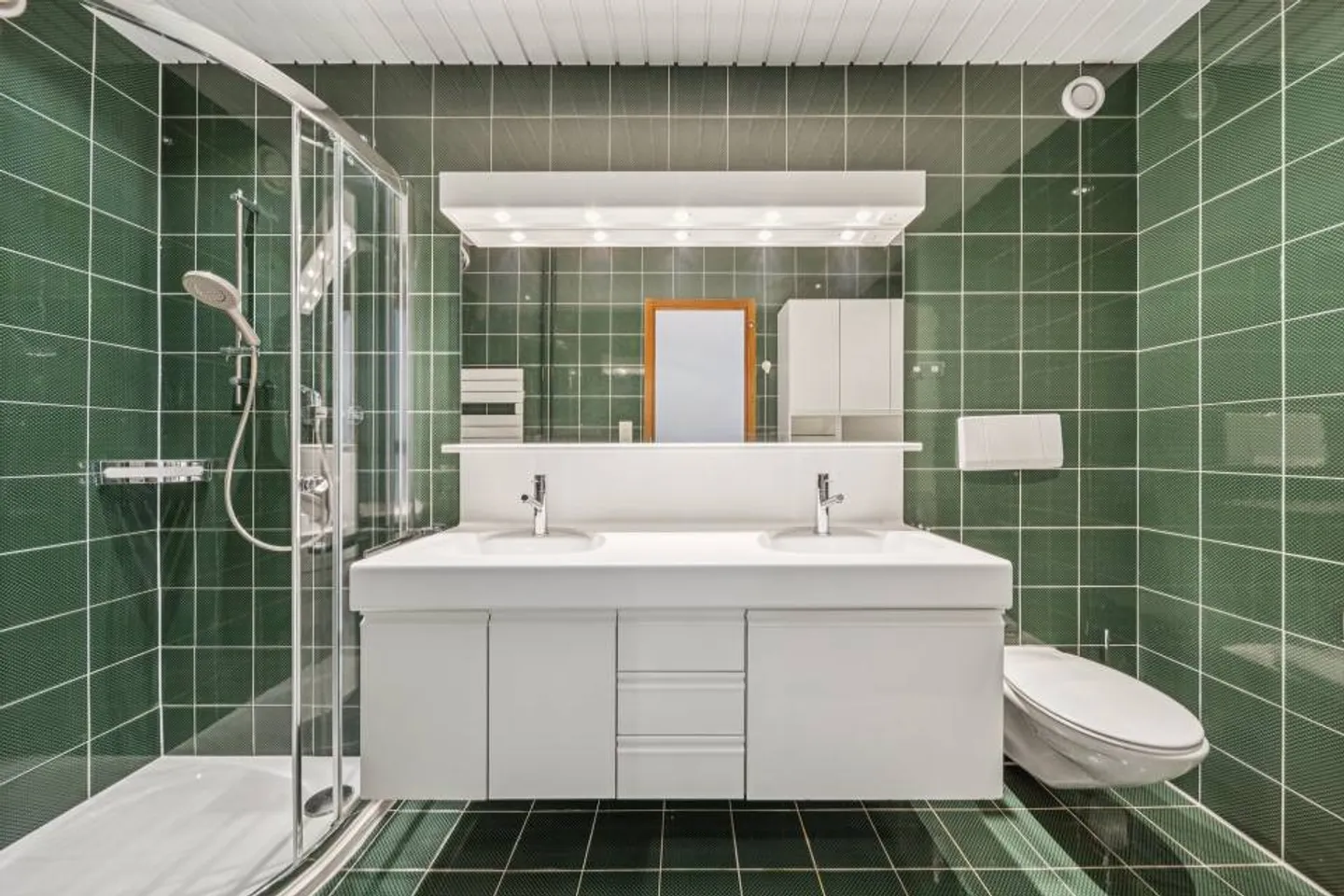 Luminoso villa indipendente di 7 1/2 stanze. - Foto 9 di 12