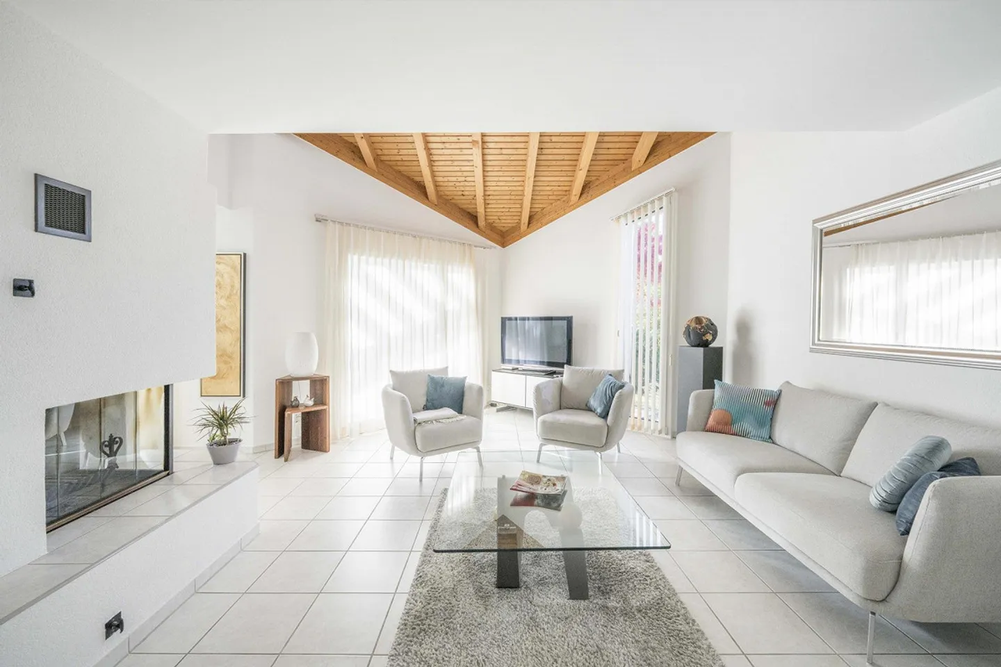 Well-maintained single-family home for families - Photo 5 of 15