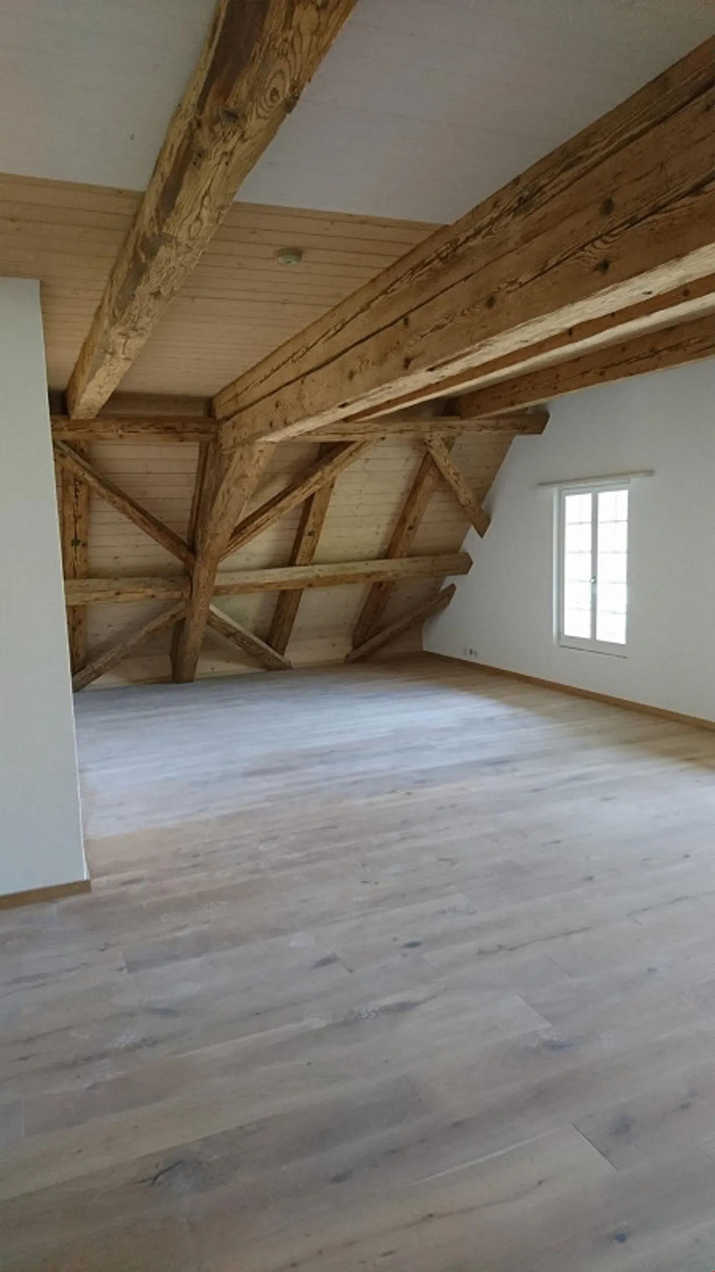 Idyllic, spacious 4.5-room attic apartment for rent - Photo 2 of 9