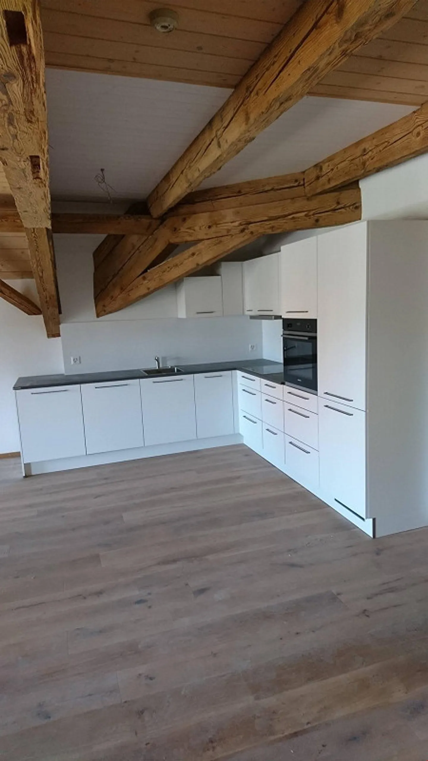 Idyllic, spacious 4.5-room attic apartment for rent - Photo 7 of 9