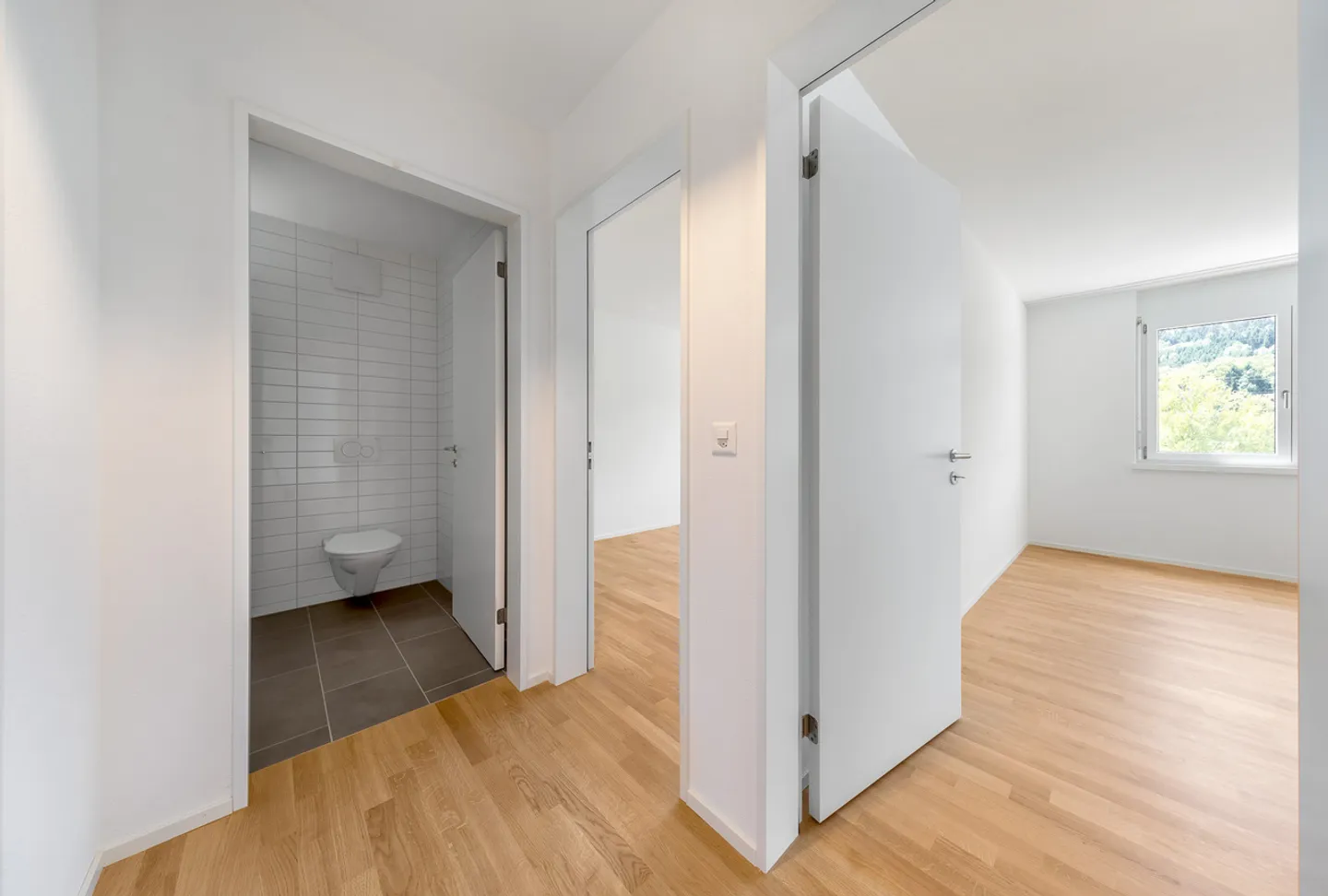 Spacious and modern apartment is looking for you! - Photo 3 of 8