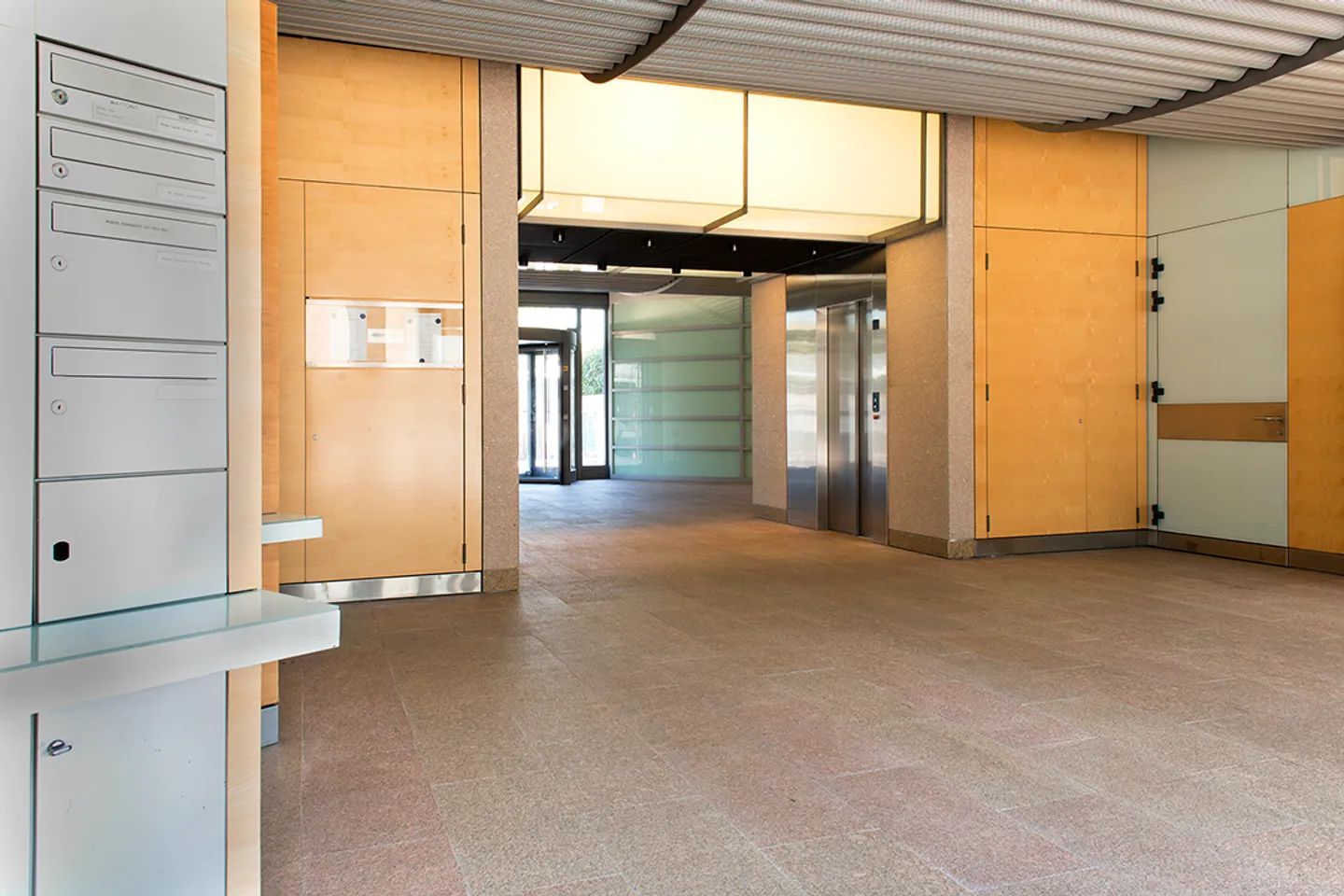 Place ouverte 1 pièce - Photo 3 sur 7