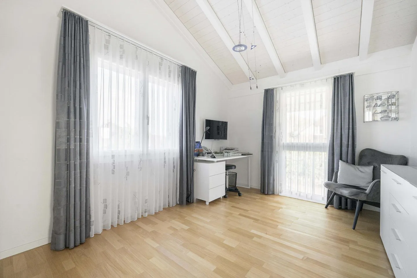 Well-maintained single-family home for families - Photo 11 of 15