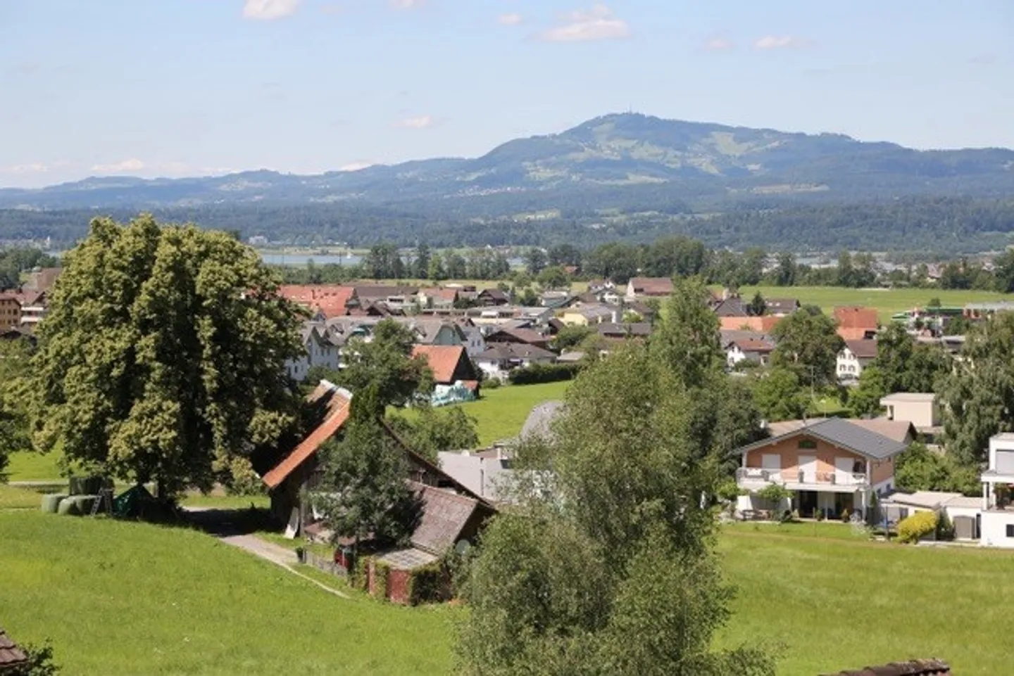Vivere generoso con vista sul lago - Foto 1 di 6