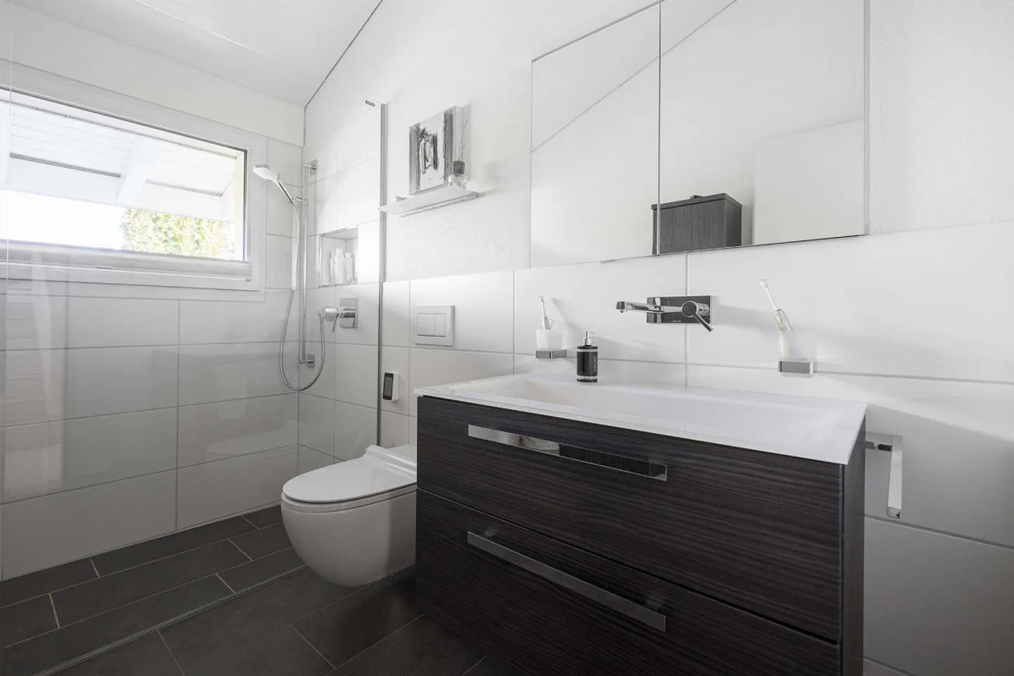 Well-maintained single-family home for families - Photo 12 of 15