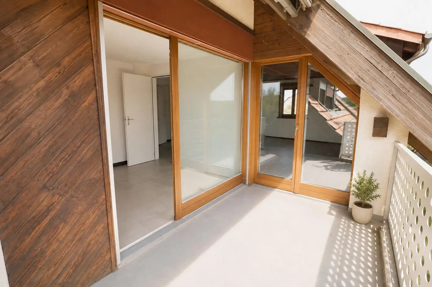 6,5 Zi. Duplex Wohnung mit viel Raum - Foto 4 di 10