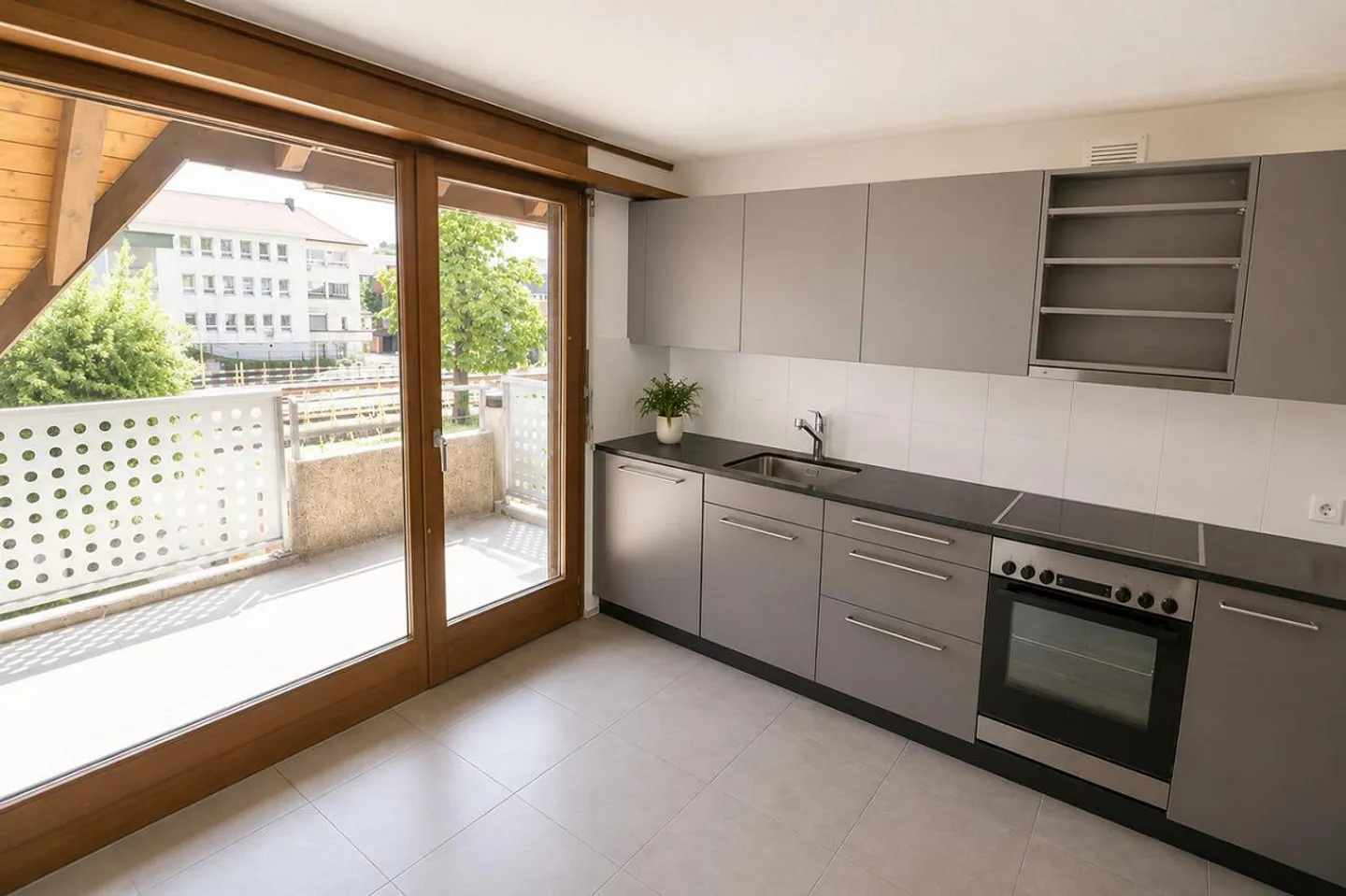 6,5 Zi. Duplex Wohnung mit viel Raum - Foto 5 di 10