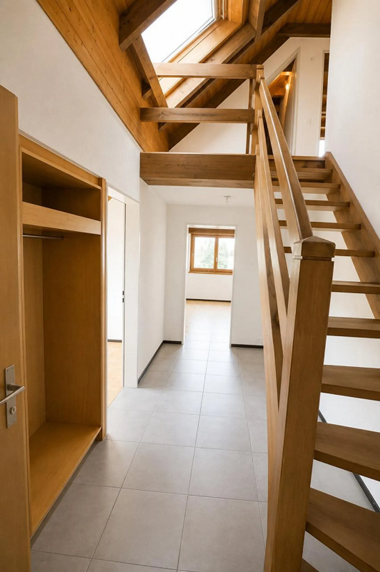 6,5 Zi. Duplex Wohnung mit viel Raum - Foto 7 di 10