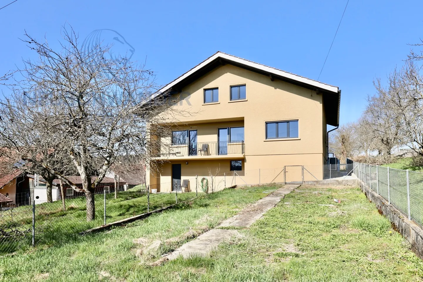 Quartiere tranquillo, vicino alla natura per questa casa ristrutturata. - Foto 1 di 17