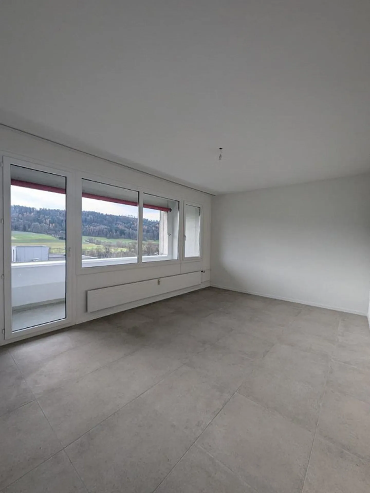 Bright renovated 4-room apartment on the 7th floor / Rent campaign - Photo 3 of 12