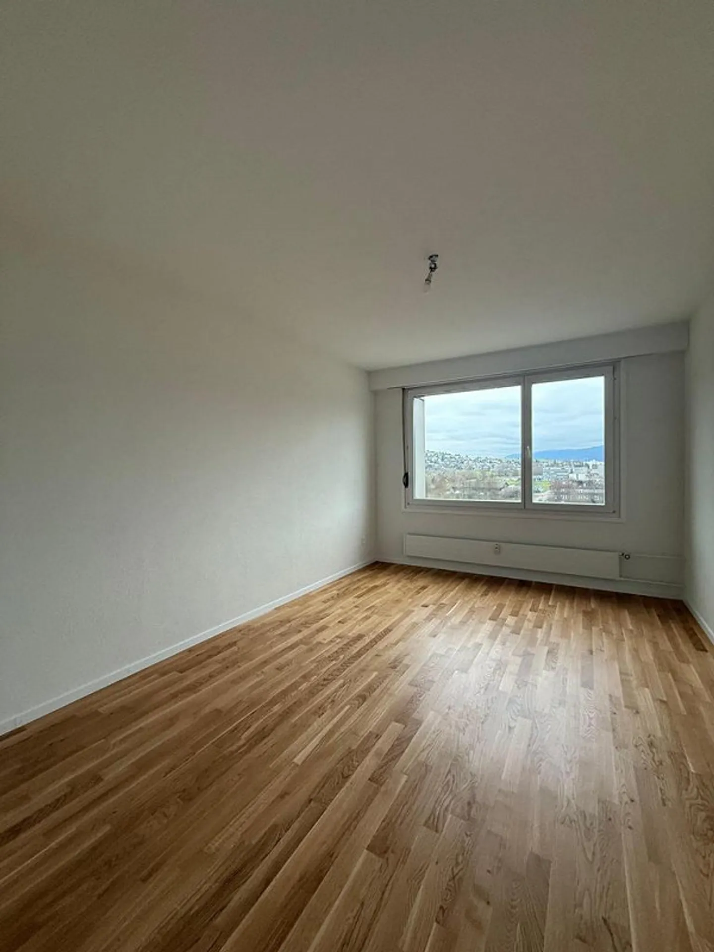 Bright renovated 4-room apartment on the 7th floor / Rent campaign - Photo 4 of 12