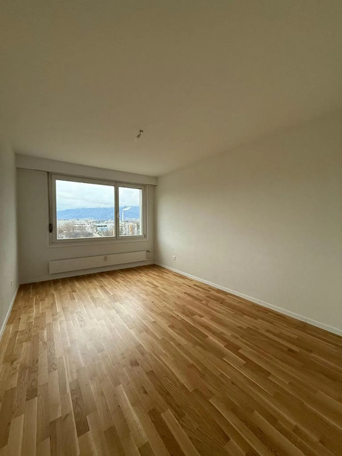 Bright renovated 4-room apartment on the 7th floor / Rent campaign - Photo 6 of 12