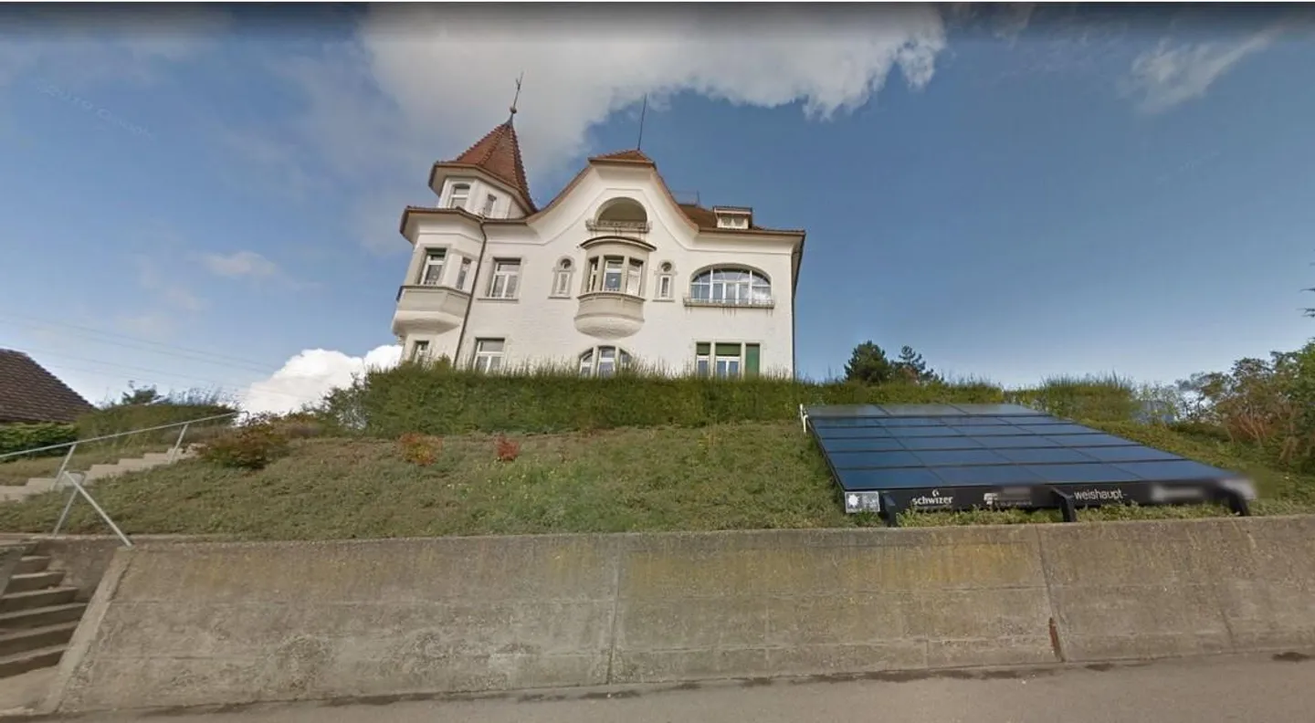 Appartement Art Nouveau de 5,5 pièces pour le confort et le travail - Photo 2 sur 2