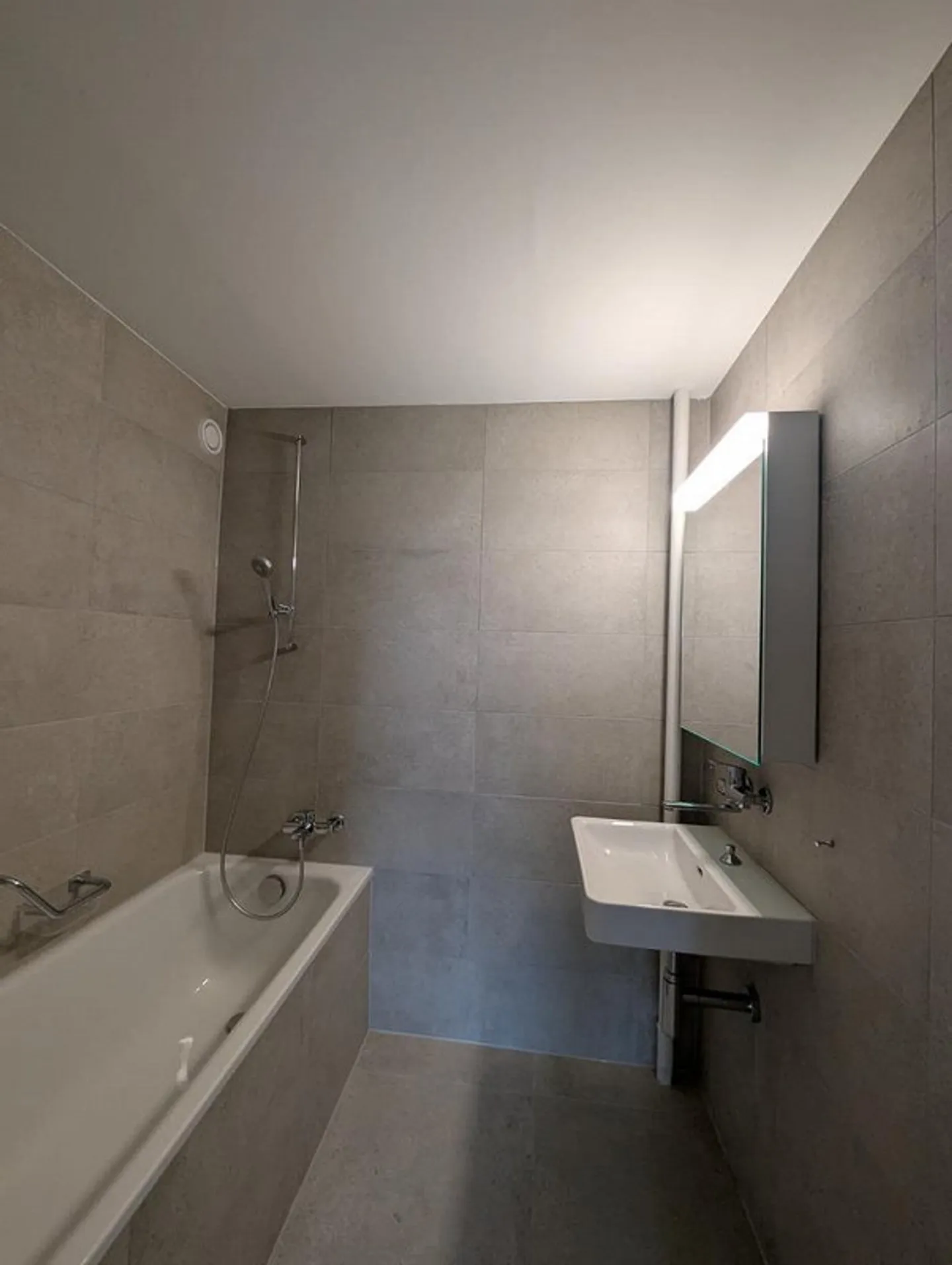 Bright renovated 4-room apartment on the 7th floor / Rent campaign - Photo 7 of 12