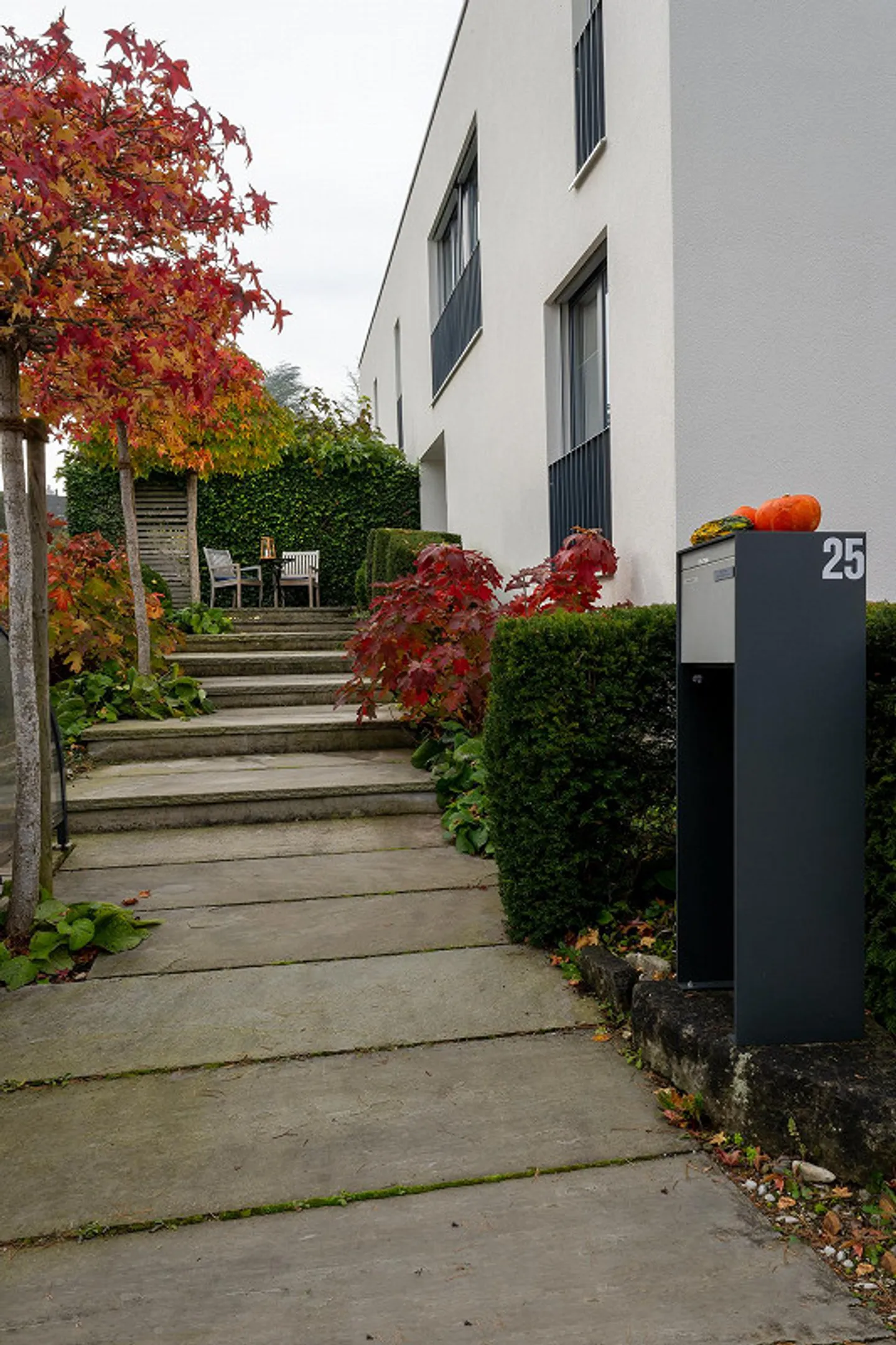 Luxurious 8.5-Room Living Experience with Lake View in Bottighofen - Photo 3 of 26