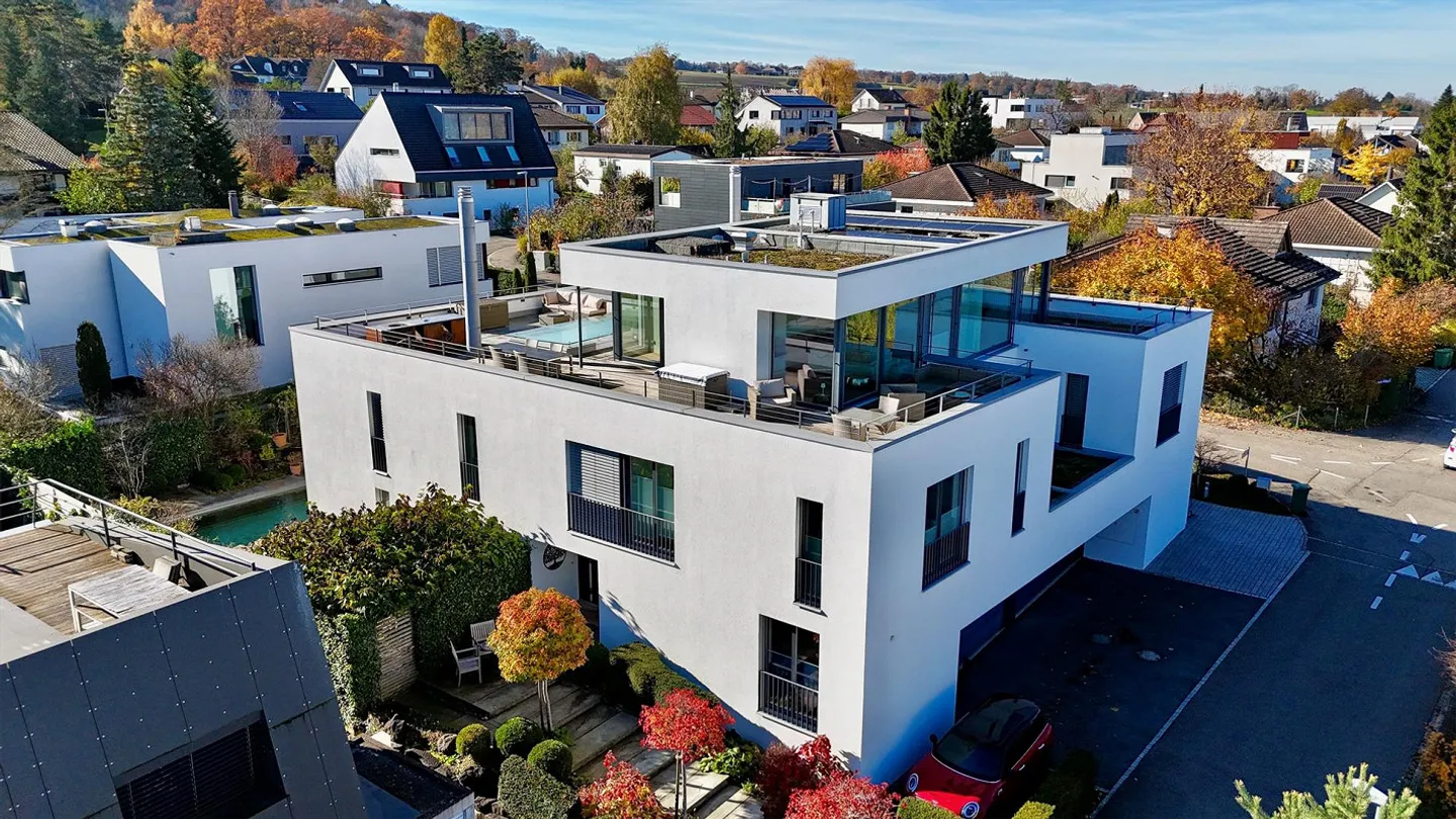 Luxurious 8.5-Room Living Experience with Lake View in Bottighofen - Photo 4 of 26