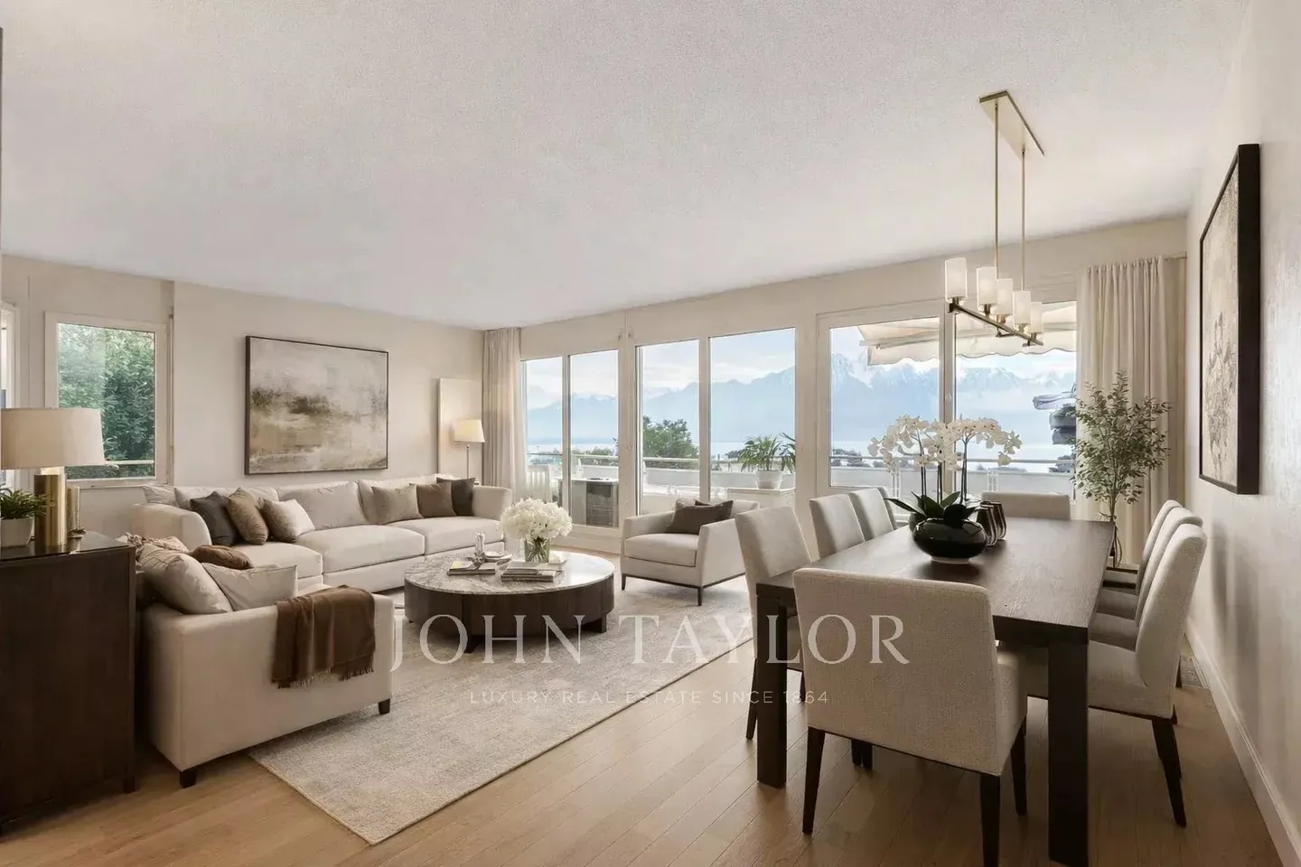 Magnificent townhouse with views of the lake and mountains - Photo 1 of 11