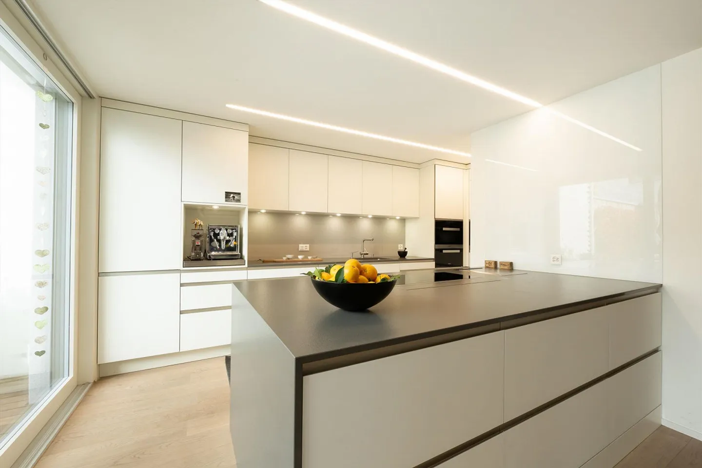 Luxurious 8.5-Room Living Experience with Lake View in Bottighofen - Photo 15 of 26