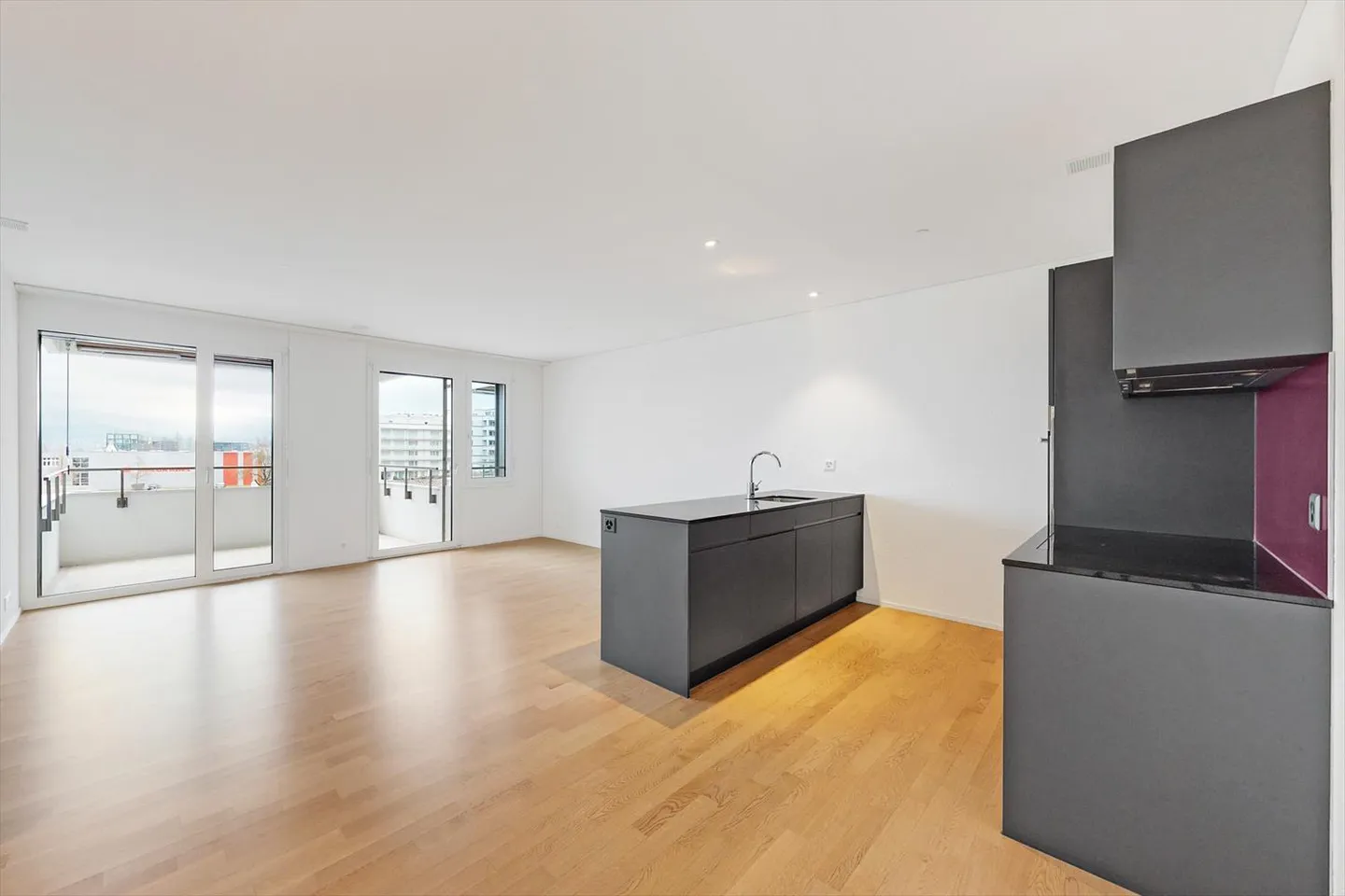 Top modern apartment with "Inhouse" cinema! - Photo 2 of 11