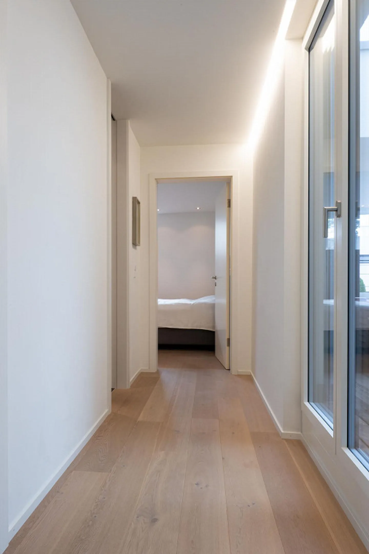 Luxurious 8.5-Room Living Experience with Lake View in Bottighofen - Photo 18 of 26