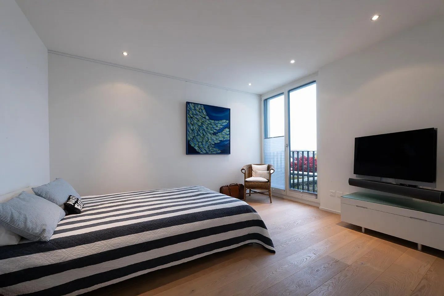 Luxurious 8.5-Room Living Experience with Lake View in Bottighofen - Photo 21 of 26