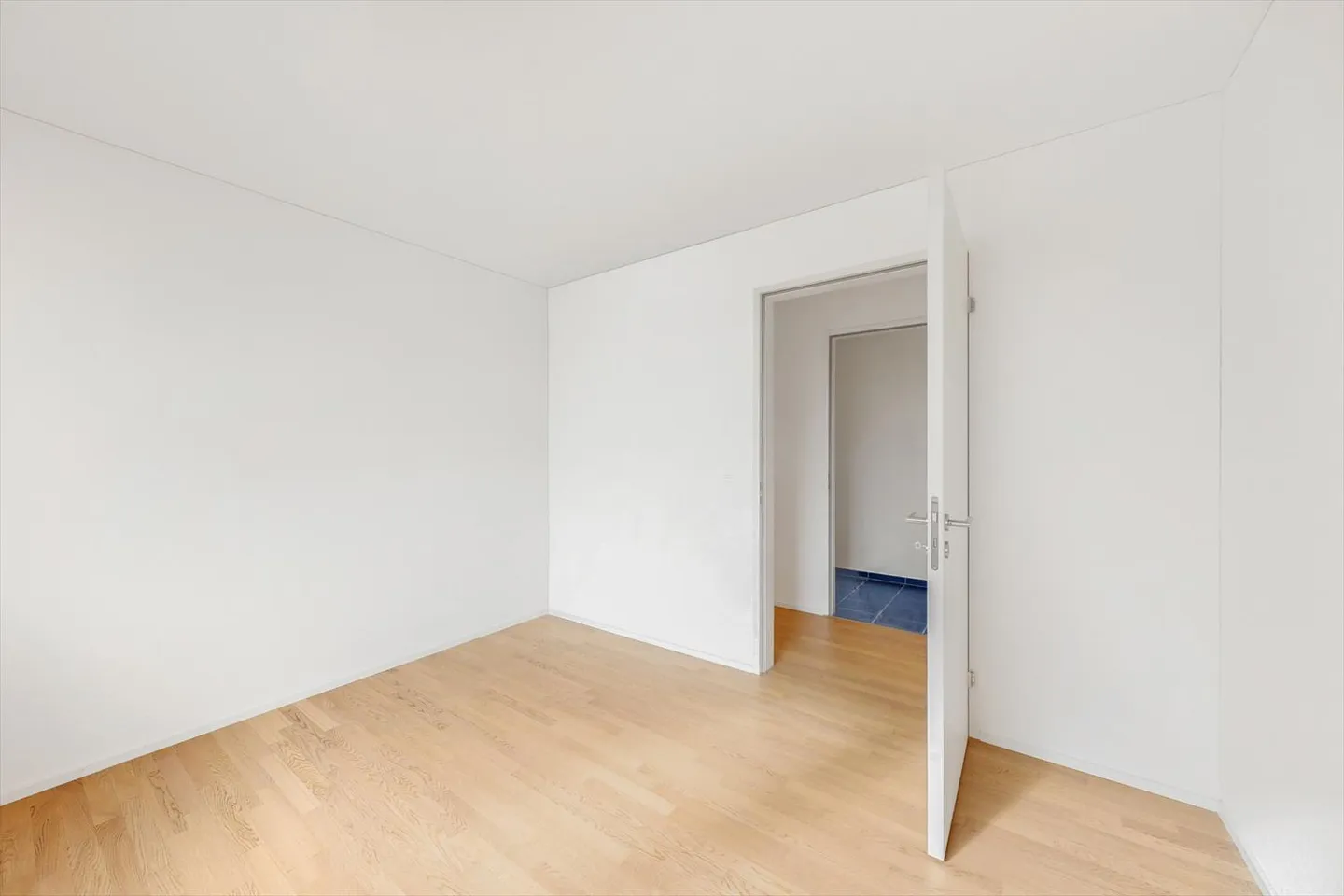 Top modern apartment with "Inhouse" cinema! - Photo 7 of 11