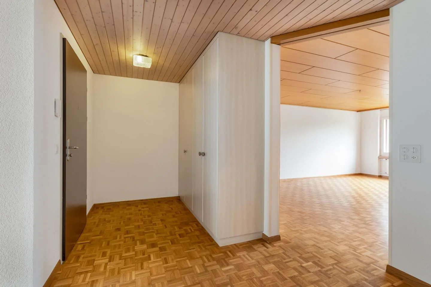 Attraktive 5.5 Zimmer-Wohnung an sonniger Lage zu vermieten - Foto 8 von 9