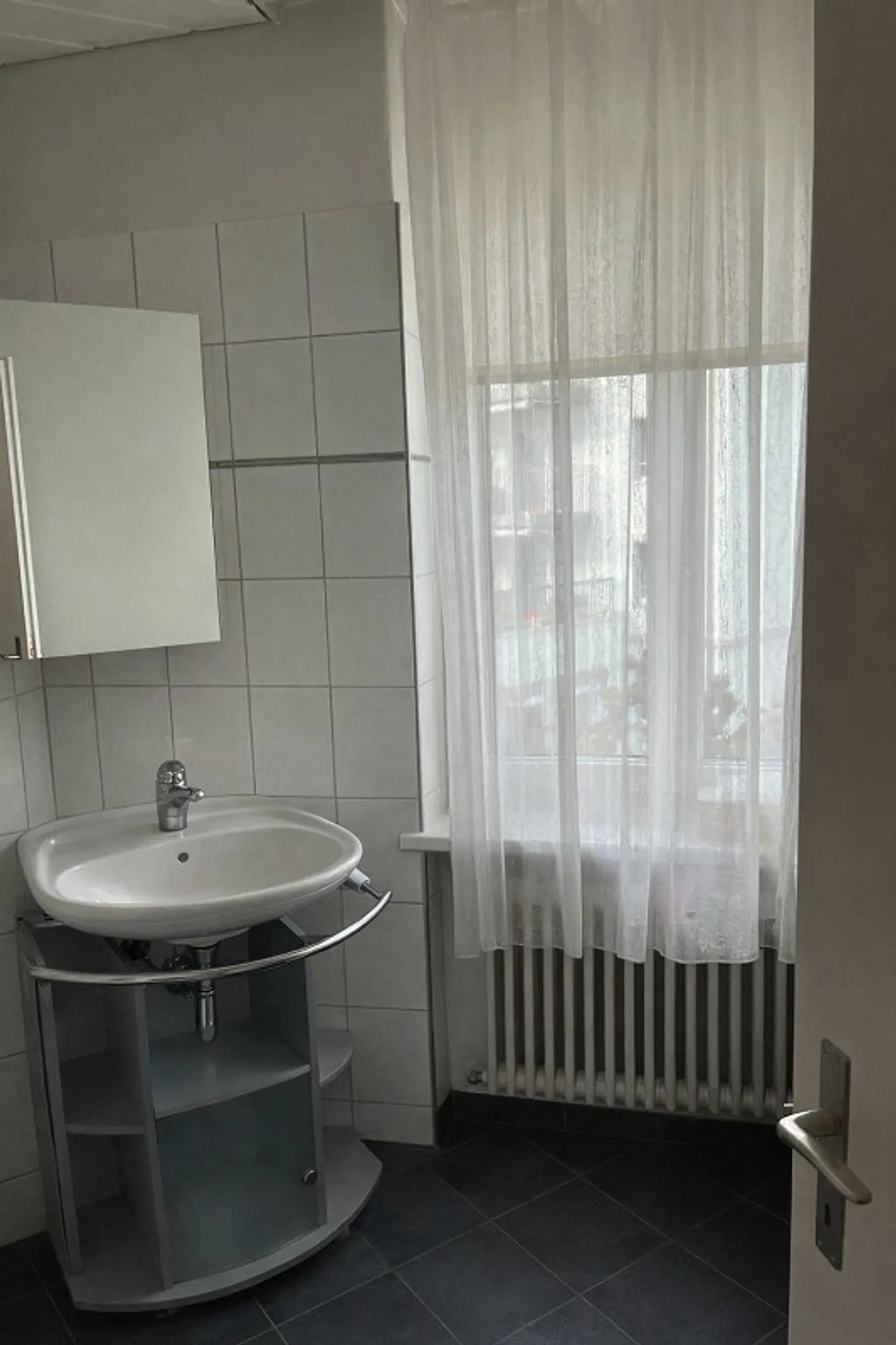 Charmante appartement 4 pièces dans un emplacement central ! - Photo 4 sur 9