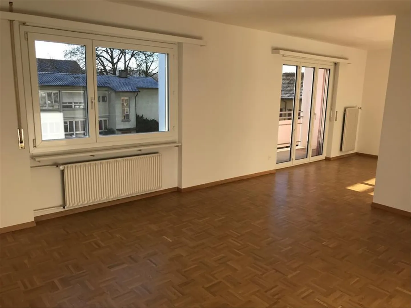 Spacious 2½-Room Apartment - Photo 2 of 8