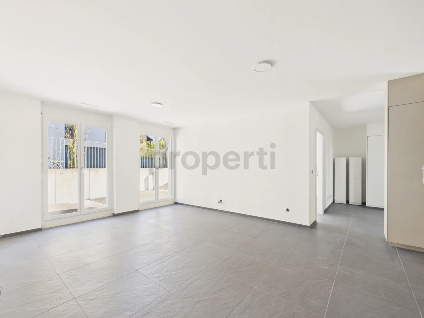 Newly renovated 5.5-room condominium with elevator, Opfikon - Photo 1 of 13