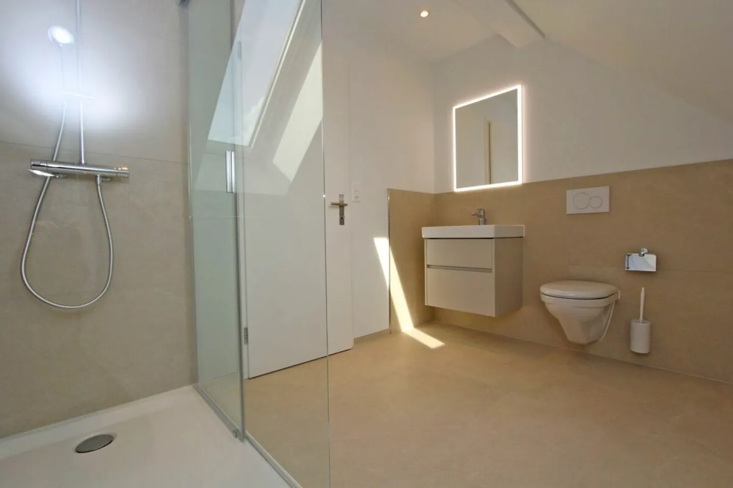 Tout sous un même toit - Photo 3 sur 9