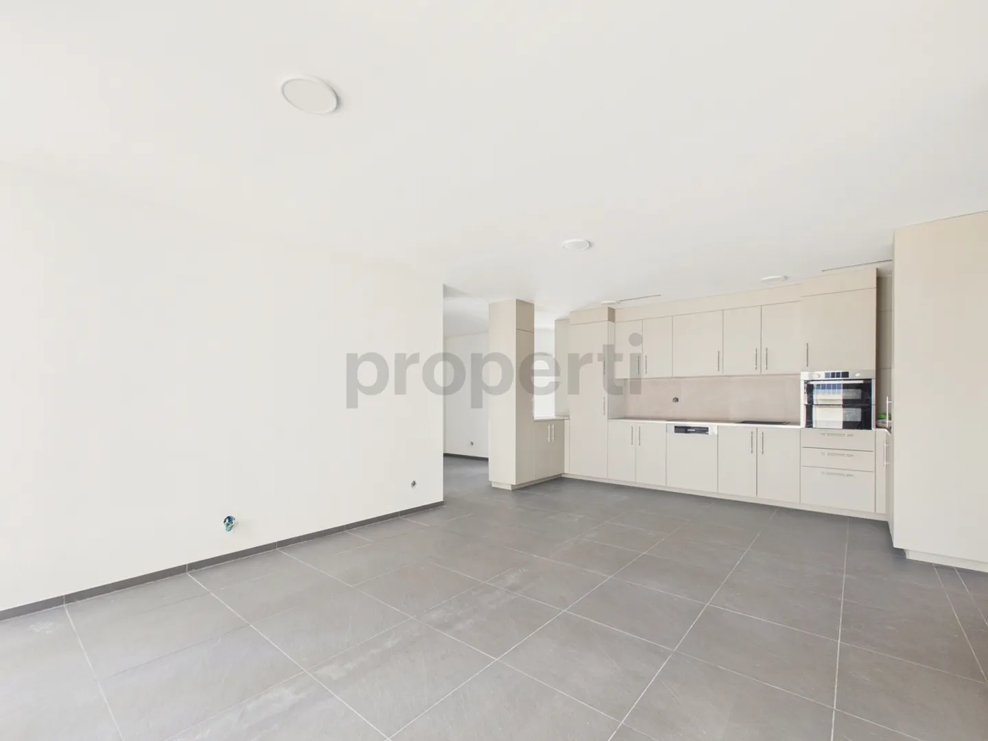 Newly renovated 5.5-room condominium with elevator, Opfikon - Photo 5 of 13