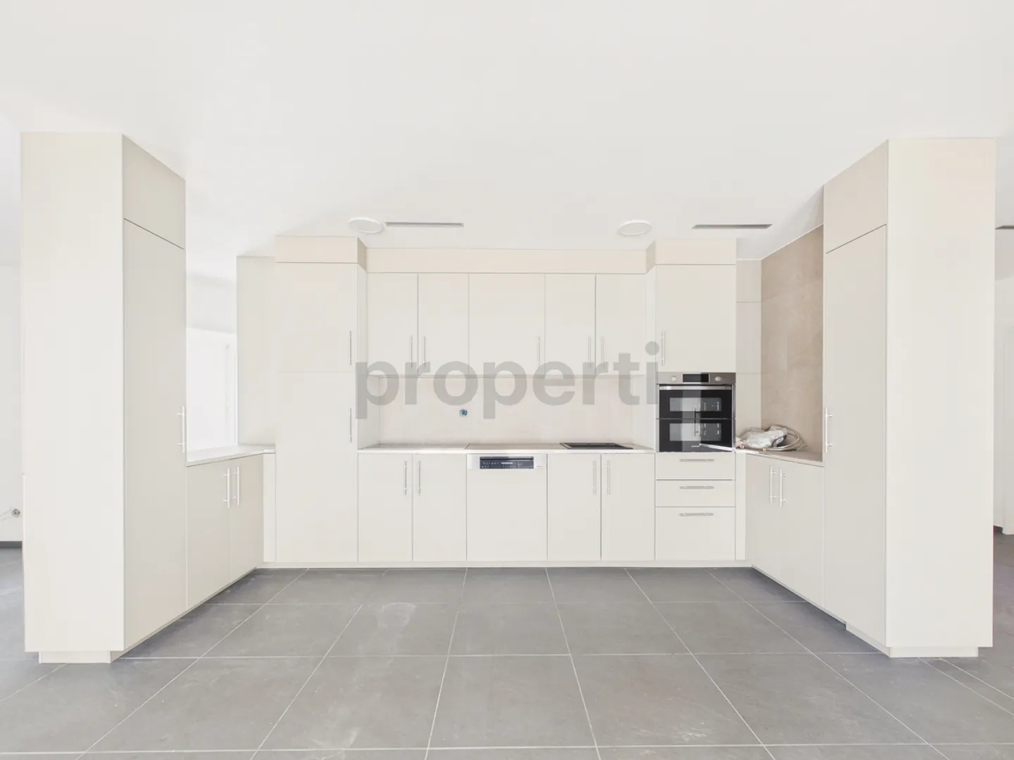 Newly renovated 5.5-room condominium with elevator, Opfikon - Photo 6 of 13