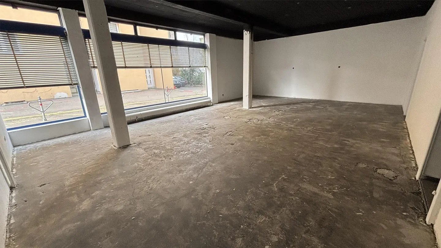 Commercial space in a central location in Töss - Photo 3 of 13