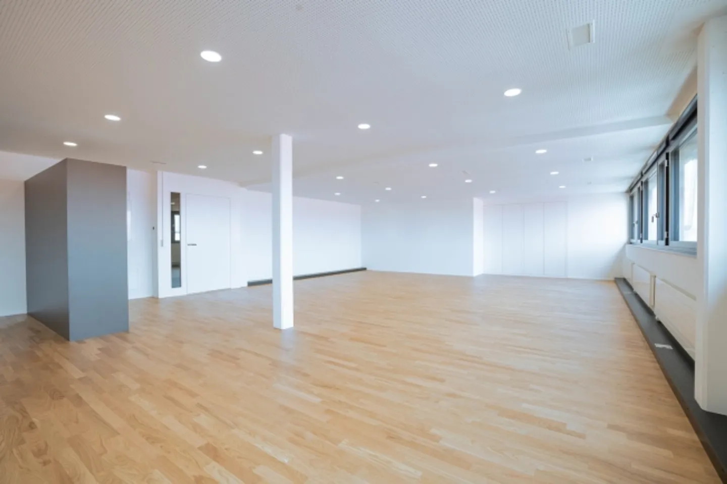 «Zentral gelegene Büro- und Gewerbefläche geeignet auch für Arztpraxen» - Foto 1 von 13