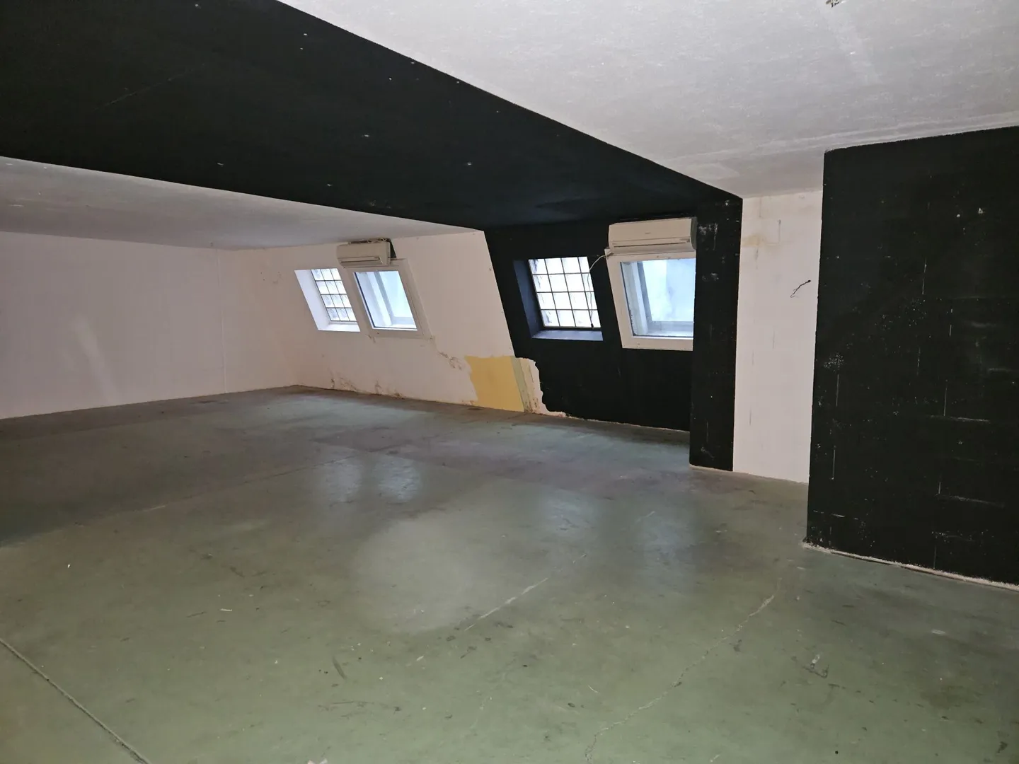 Storage space, 179m2 - Photo 1 of 4