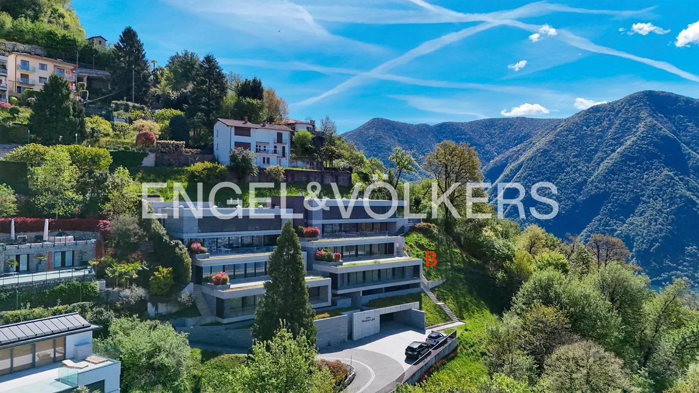 180-Vista lago, piscina interna e spa privata sul Monte Bré - Foto 1 di 10