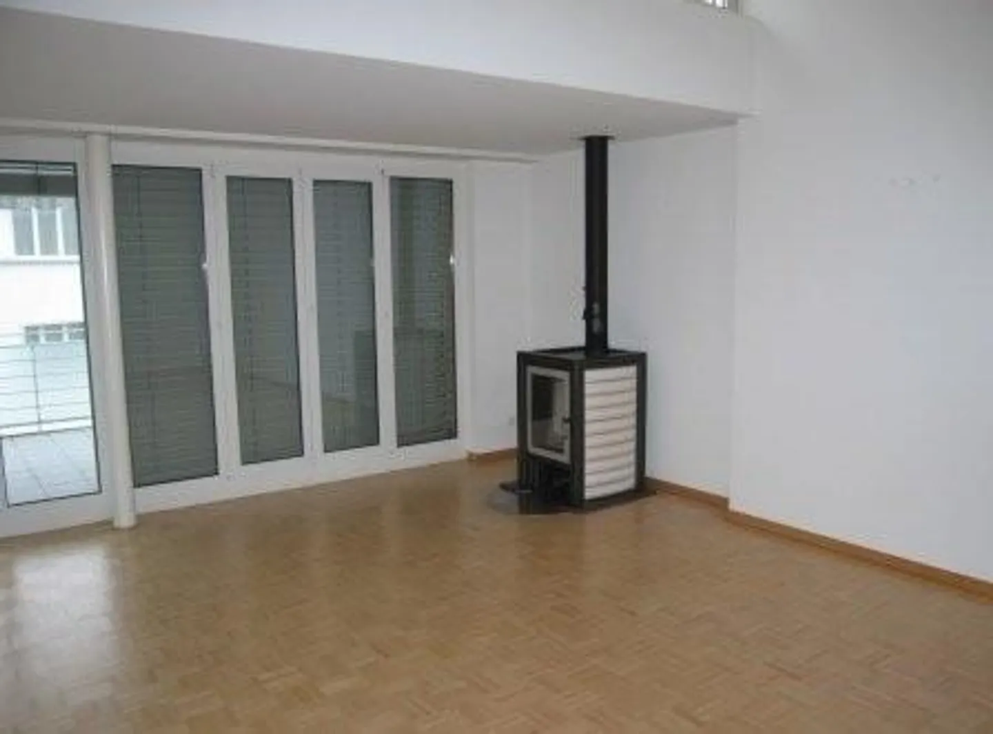 Light-flooded penthouse apartment - Photo 3 of 10