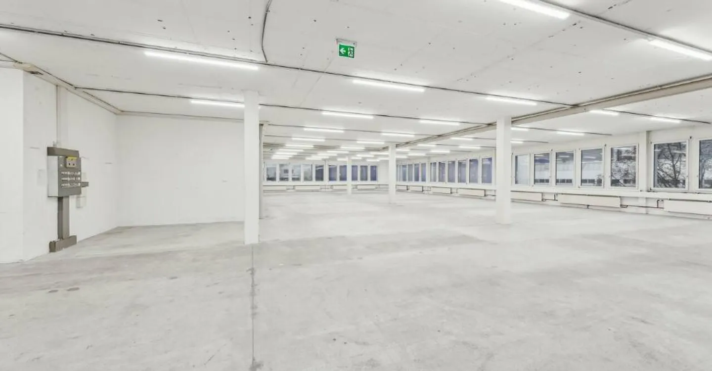 Spazio commerciale flessibile direttamente sull'A1 - accessibile, versatile - Foto 4 di 11
