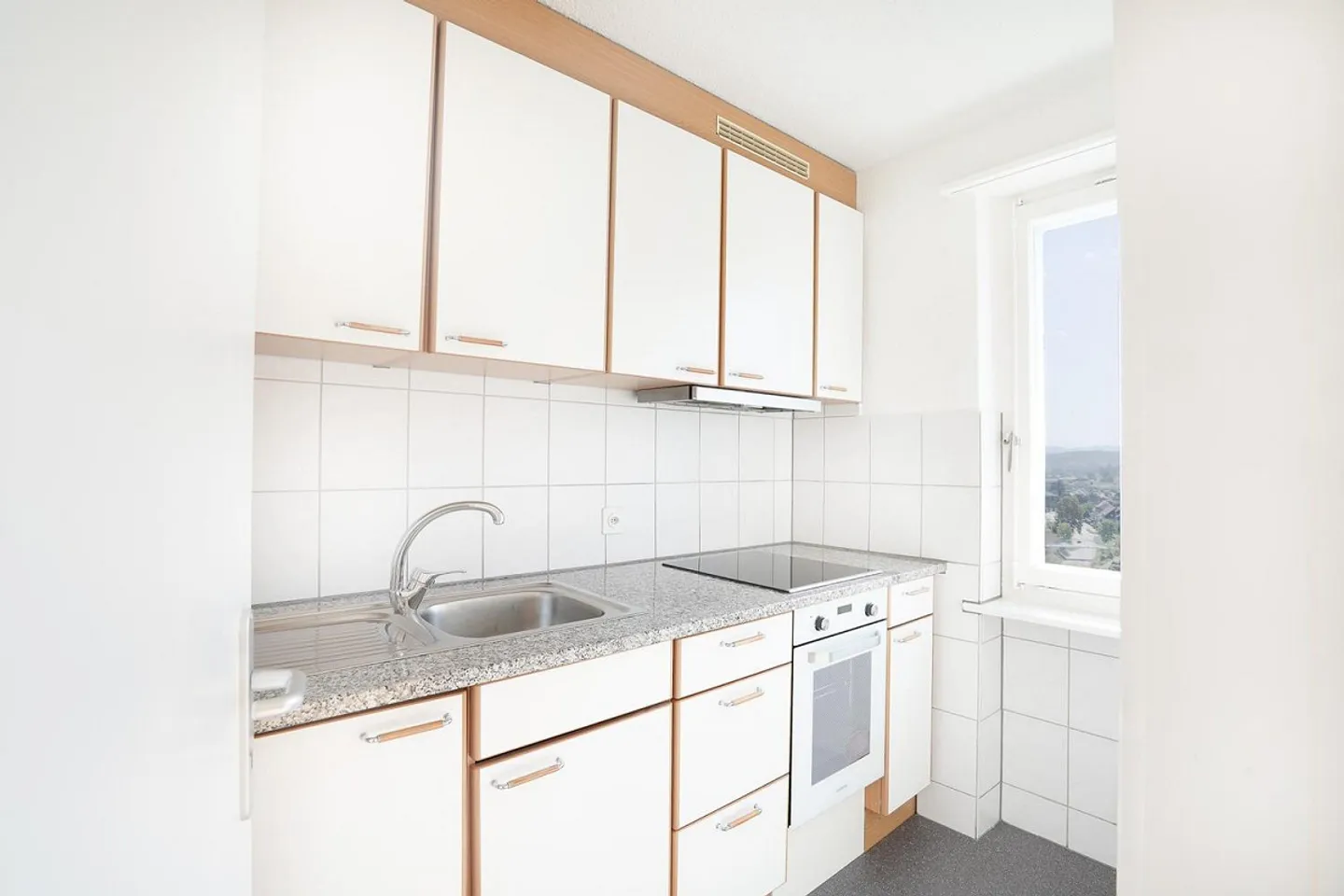 Frischgestrichene 2- Zimmerwohnung in Spreitenbach zu vermieten! - Photo 2 sur 11